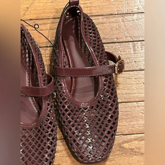 New H&M perforated Mary Jane Flats Burgundy US 9 EUR 40 - Picture 6 of 10